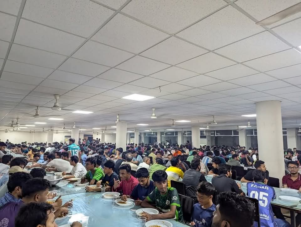 শেকৃবিতে ১৮০০ শিক্ষার্থীকে নিয়ে গণ সেহরি আয়োজন ছাত্রদলের