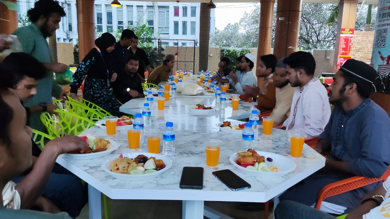 ডিআইইউ-এ বৈষম্যবিরোধী ছাত্র আন্দোলনের ইফতার মাহফিল অনুষ্ঠিত