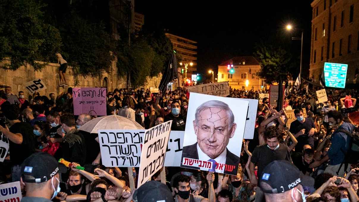 নেতানিয়াহুর বিরুদ্ধে বিক্ষোভে ফেটে পড়েছেন ইসরায়েলিরা