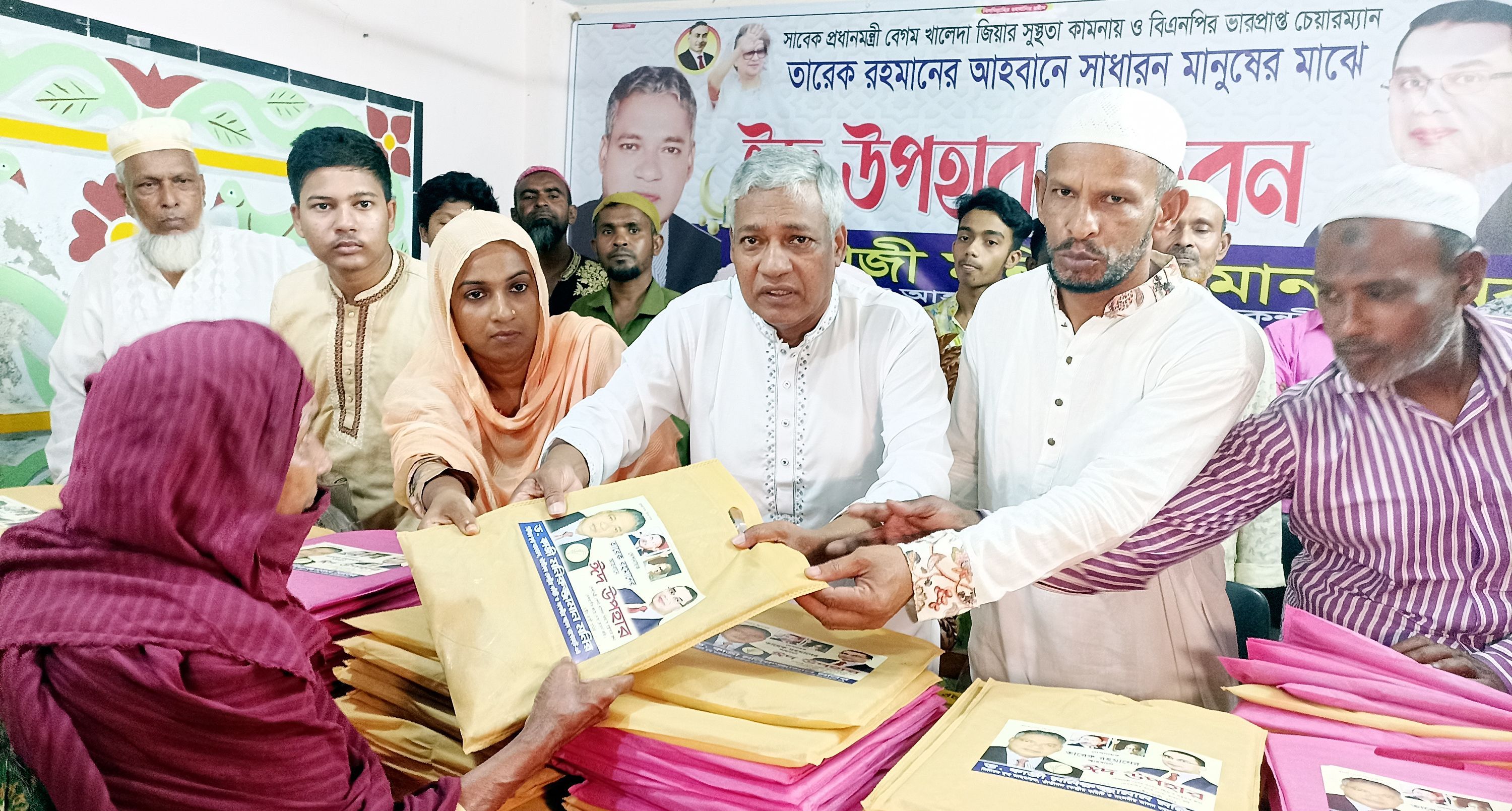 কাজী মনিরের উদ্যোগে মোরেলগঞ্জে ঈদ বস্ত্র বিতরণ