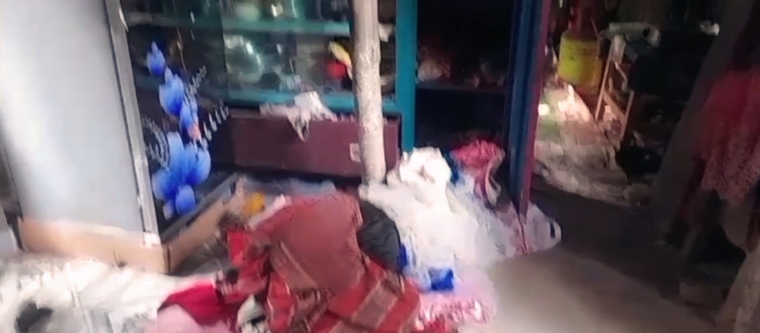 ভাঙ্গায়  ইভটিজিংয়ে বাঁধা দেওয়ায় ৩ জনকে কুপিয়ে জখম, বাড়িঘর  ভাঙচুর-লুটপাট