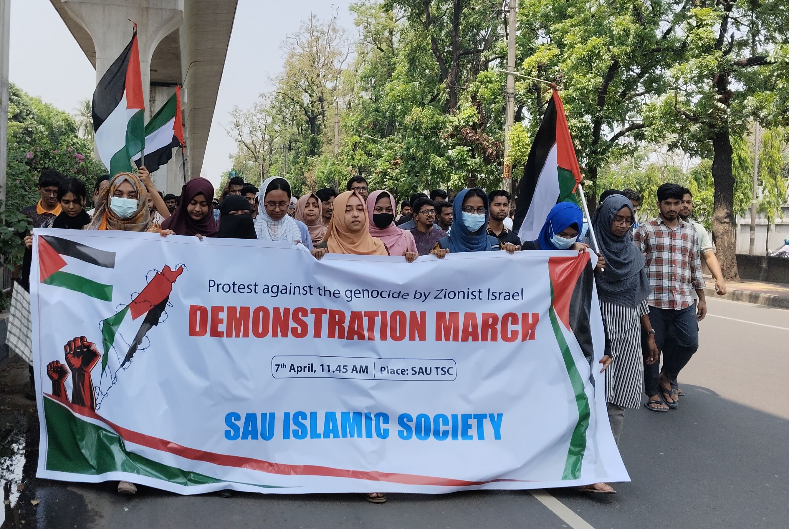 ফিলিস্তিনে গণহত্যার প্রতিবাদে শেকৃবিতে  বিক্ষোভ মিছিল; ক্লাস-পরীক্ষা বর্জন