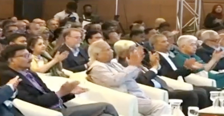 বিনিয়োগ সম্মেলনে যোগ দিয়েছেন প্রধান উপদেষ্টা