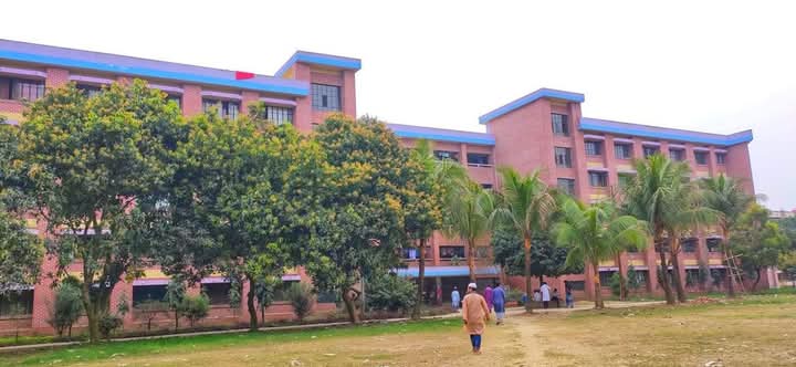 যেখানে নামাজের কাতারে থাকেন শুধুমাত্র শিক্ষার্থীরাই,পড়া হয় জুম্মার নামাজও