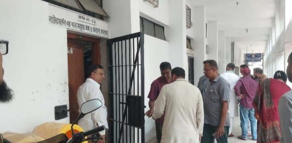 নাটোরে আদালতের মালখানা থেকে ৮৯ লাখ টাকা, ১৬ ভরি স্বর্ণ ও ১৯ ভরি রুপা চুরি