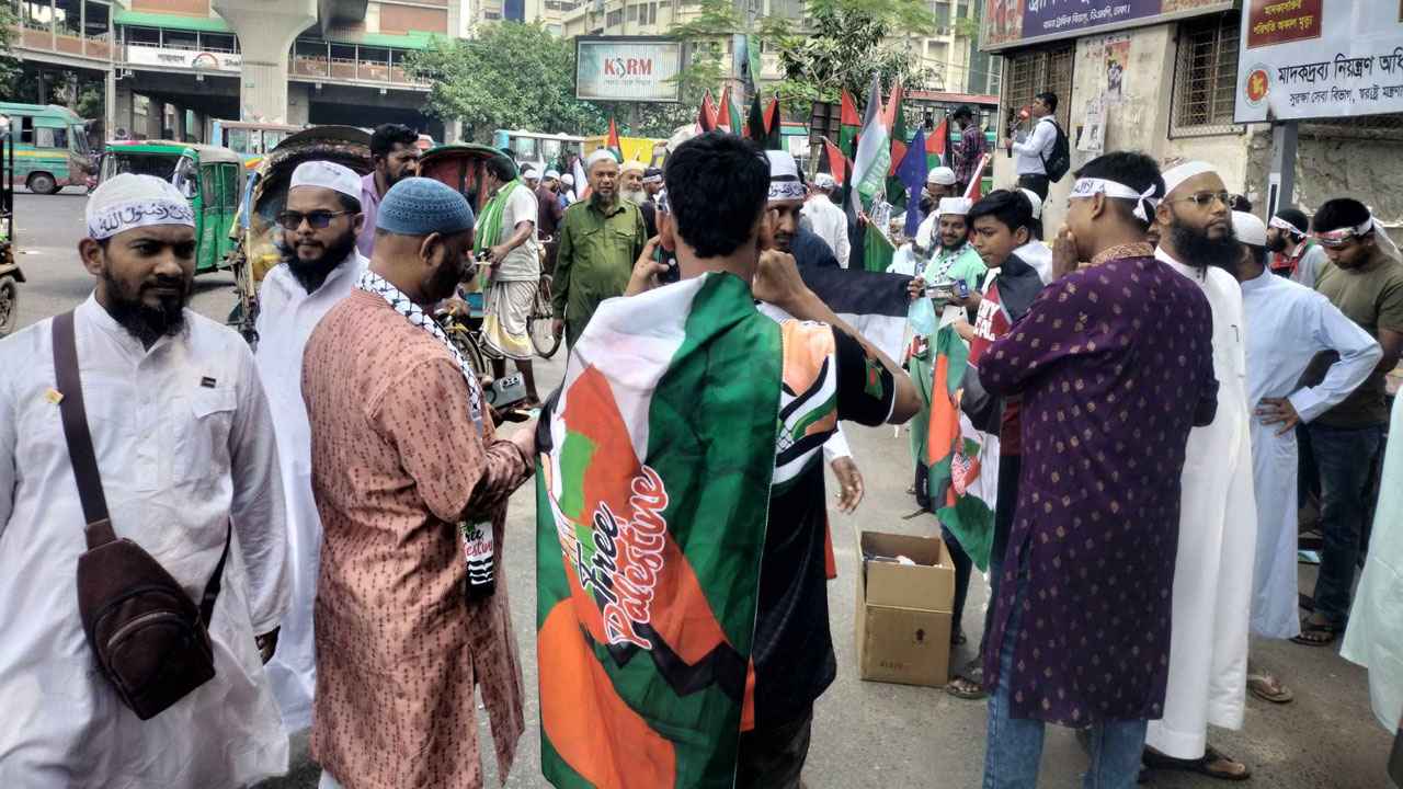 মার্চ ফর গাজা: সোহরাওয়ার্দী উদ্যান অভিমুখে জনস্রোত