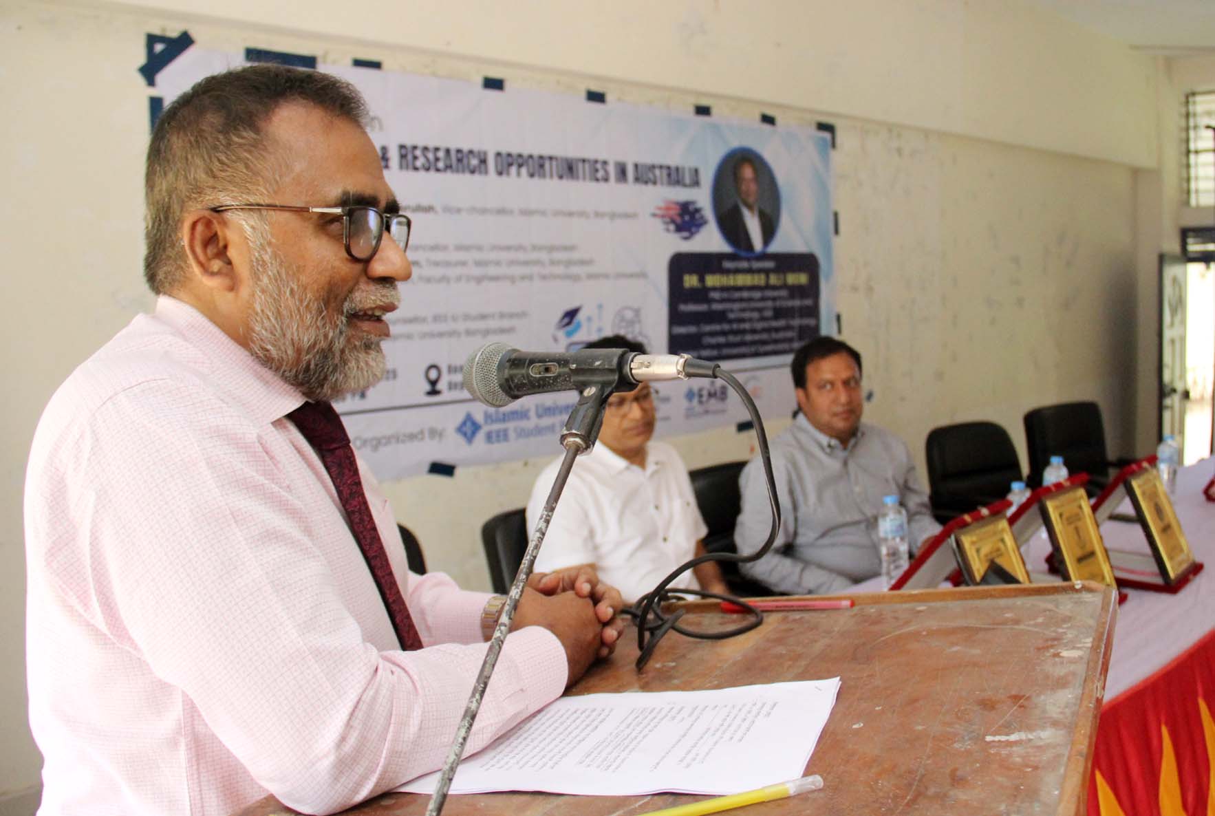 ইবিতে অস্ট্রেলিয়ায় উচ্চশিক্ষা ও গবেষণার সম্ভাবনা বিষয়ক সেমিনার অনুষ্ঠিত