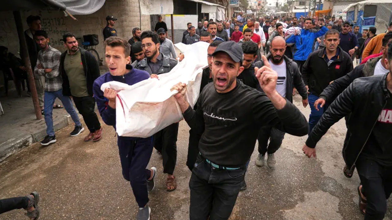 গাজায় ইসরাইলি হামলায় প্রাণহানি ৫১ হাজার ছুঁই ছুঁই