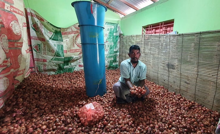 চাষিদের মাঝে জনপ্রিয় হচ্ছে ‘পেঁয়াজের এসি’
