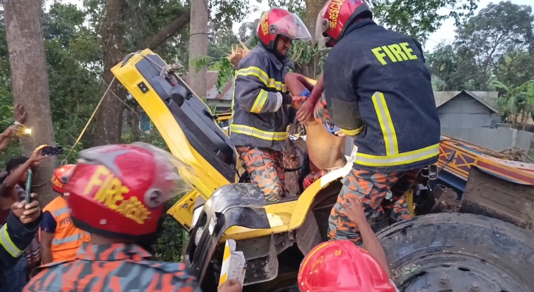 মধুখালীতে তরমুজ বোঝাই ট্রাকের দুর্ঘটনায় চালক ও হেলপার নিহত
