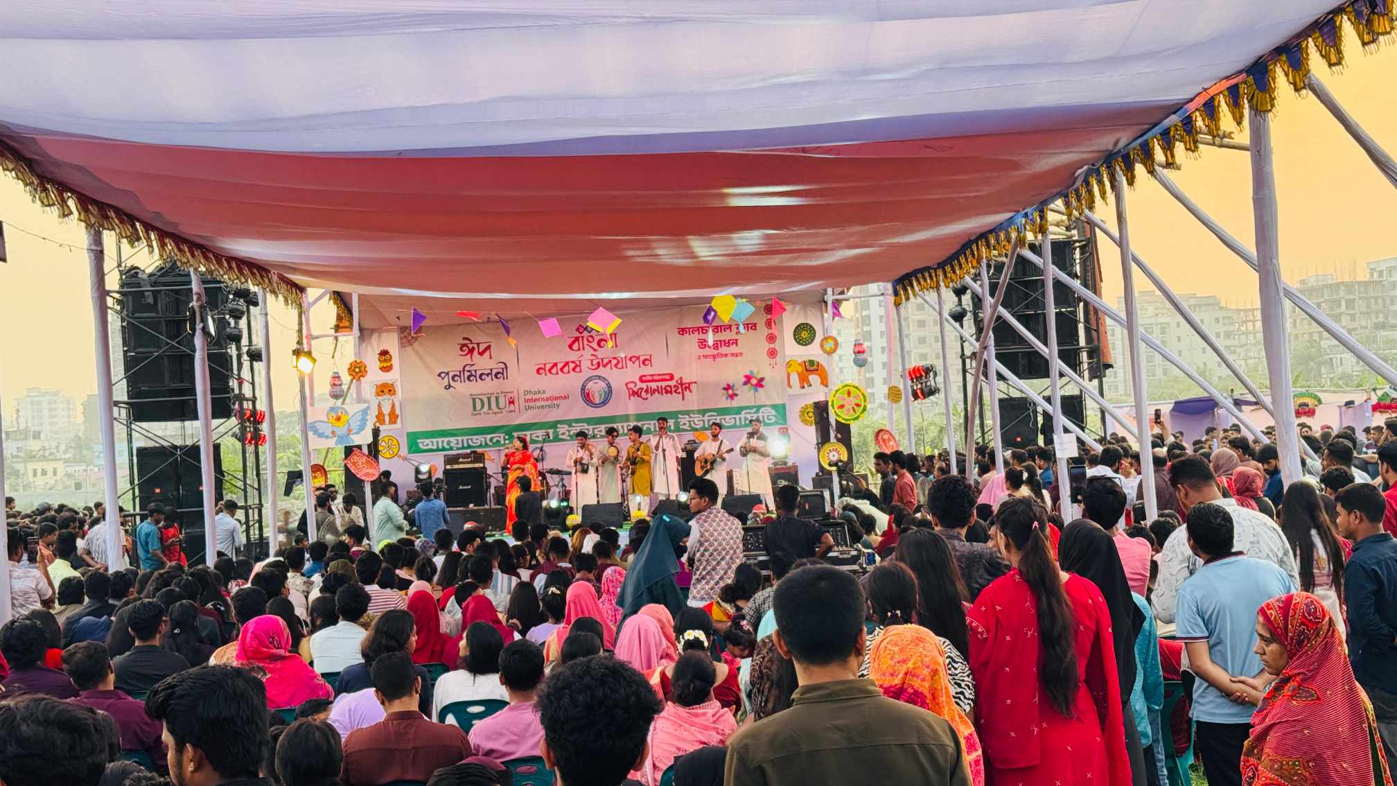 বৈশাখ বরণে মেতেছে ডিআইইউ