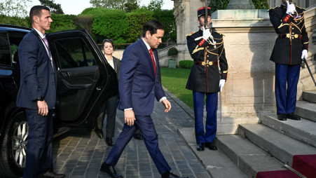 দ্রুত অগ্রগতি না হলে ইউক্রেনে শান্তি প্রচেষ্টা বাদ দেবে যুক্তরাষ্ট্র: রুবিও