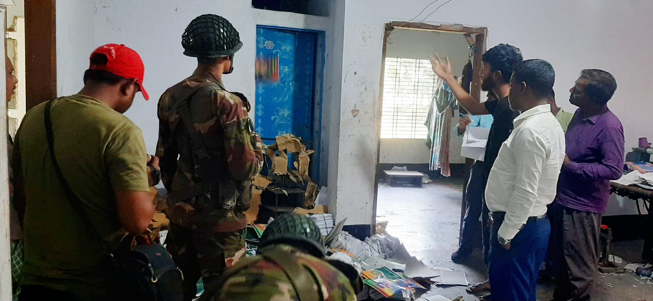 সিংড়ায় নকল বই ছাপানোর কারখানায় যৌথ বাহিনীর অভিযান