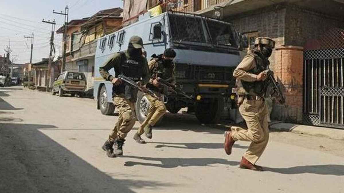 কাশ্মীরে বাড়ি বাড়ি তল্লাশি, নির্বিচারে হত্যা