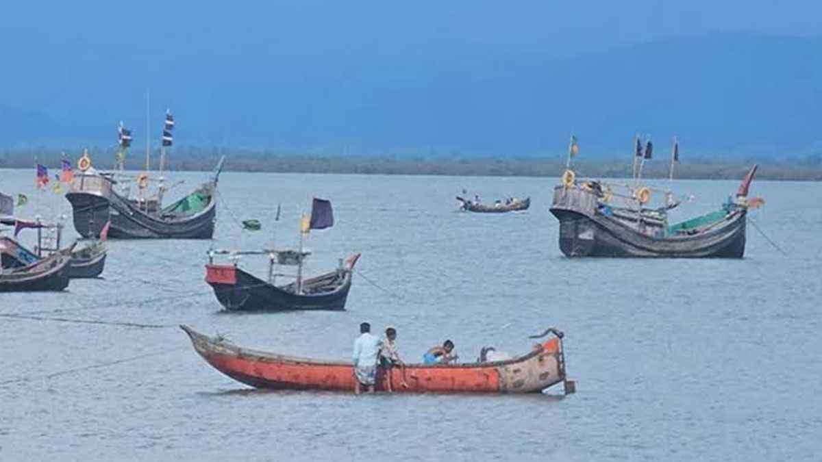 নাফ নদী থেকে চার জেলে ধরে নিয়ে গেছে আরাকান আর্মি