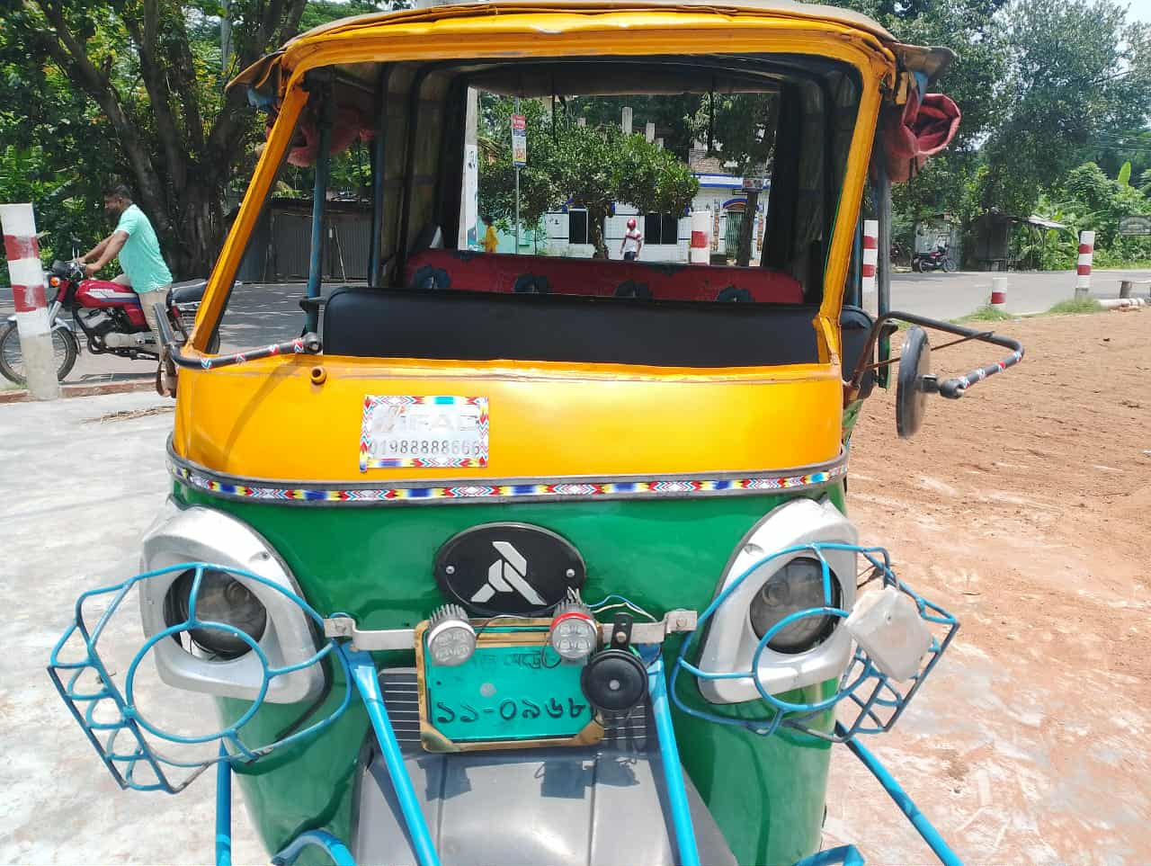 ঝালকা‌ঠি‌তে  সড়ক দূর্ঘটনায় নিহত ২