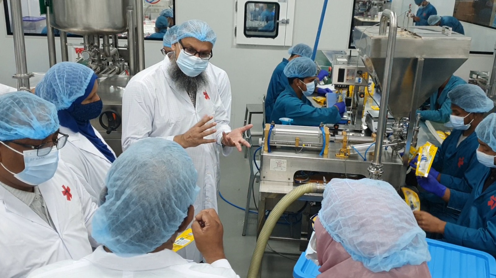 সর্বোৎকৃষ্ট মানের স্কিন কেয়ার ও কসমেটিকস পণ্য উৎপাদন প্রক্রিয়া দেখে রিমার্কের ভূয়সী প্রশংসা করলেন শিল্প সচিব