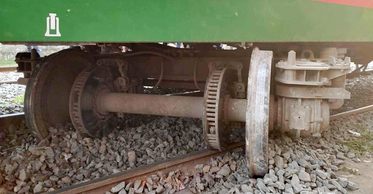 রাজশাহীতে বনলতা এক্সপ্রেসের বগি লাইনচ্যুত