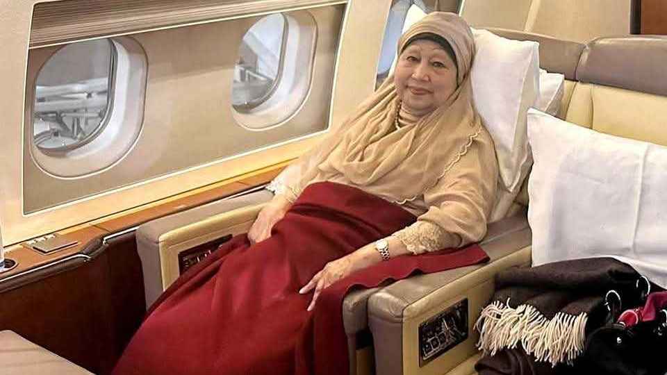 দোহায় যাত্রাবিরতি শেষে ঢাকার পথে খালেদা জিয়া