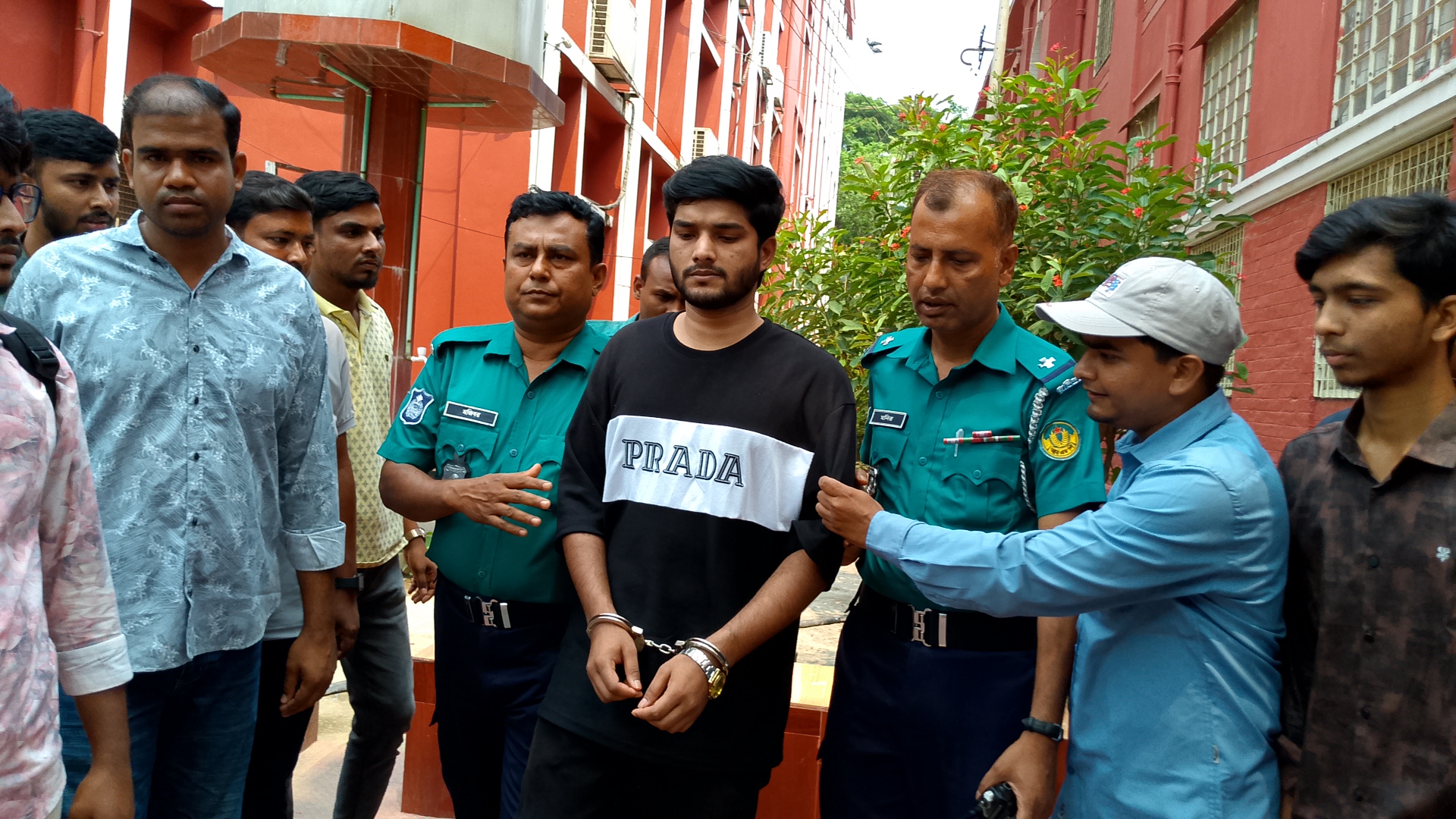 ভাইভা দিতে এসে আটক রাজশাহী কলেজ ছাত্রলীগ কর্মী