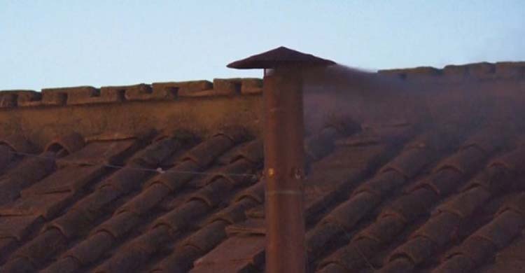 চিমনিতে কালো ধোঁয়া, প্রথমদিন নির্বাচিত হননি নতুন পোপ