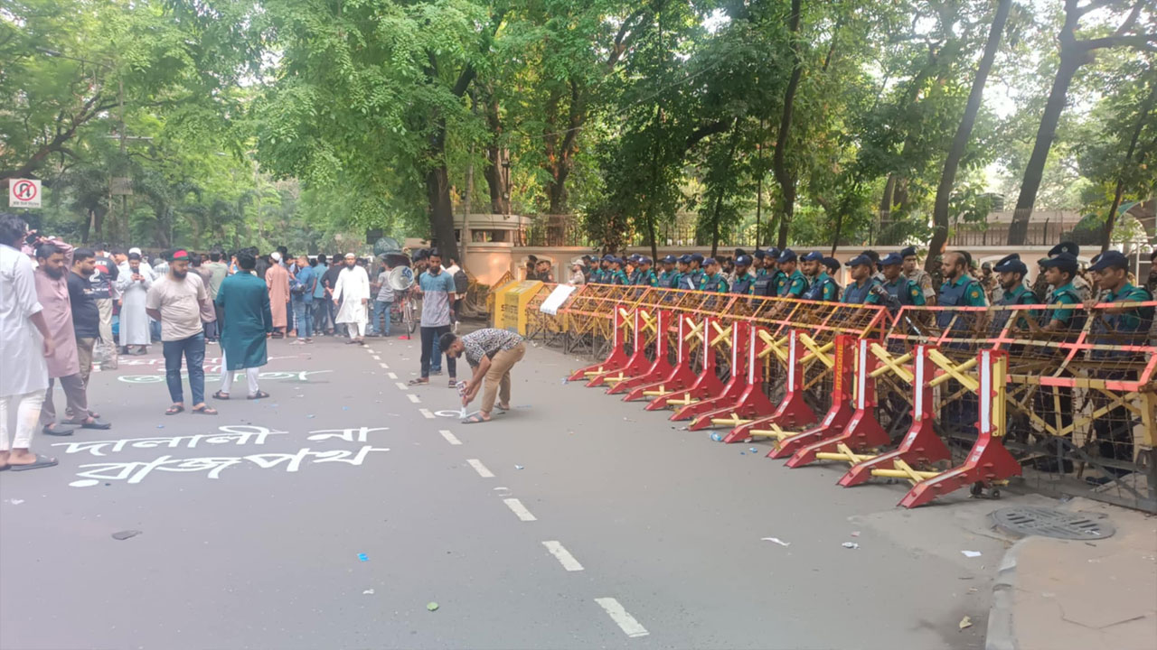 আ. লীগ নিষিদ্ধের দাবিতে সমাবেশ: যমুনায় বাড়তি সতর্কতা
