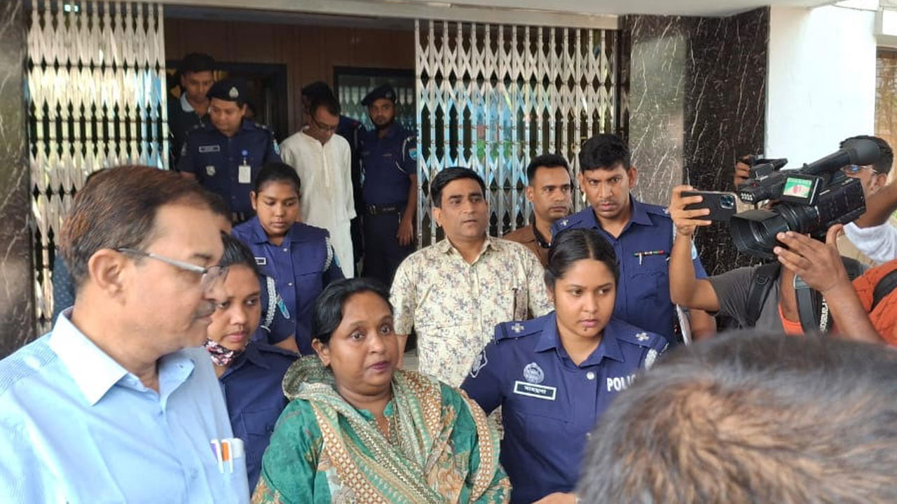 হত্যা মামলায় গ্রেপ্তার দেখিয়ে কারাগারে পাঠানো হলো আইভীকে