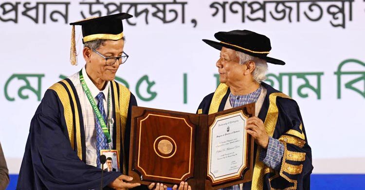 প্রধান উপদেষ্টাকে সম্মানসূচক ডি. লিট ডিগ্রি দিলো চবি