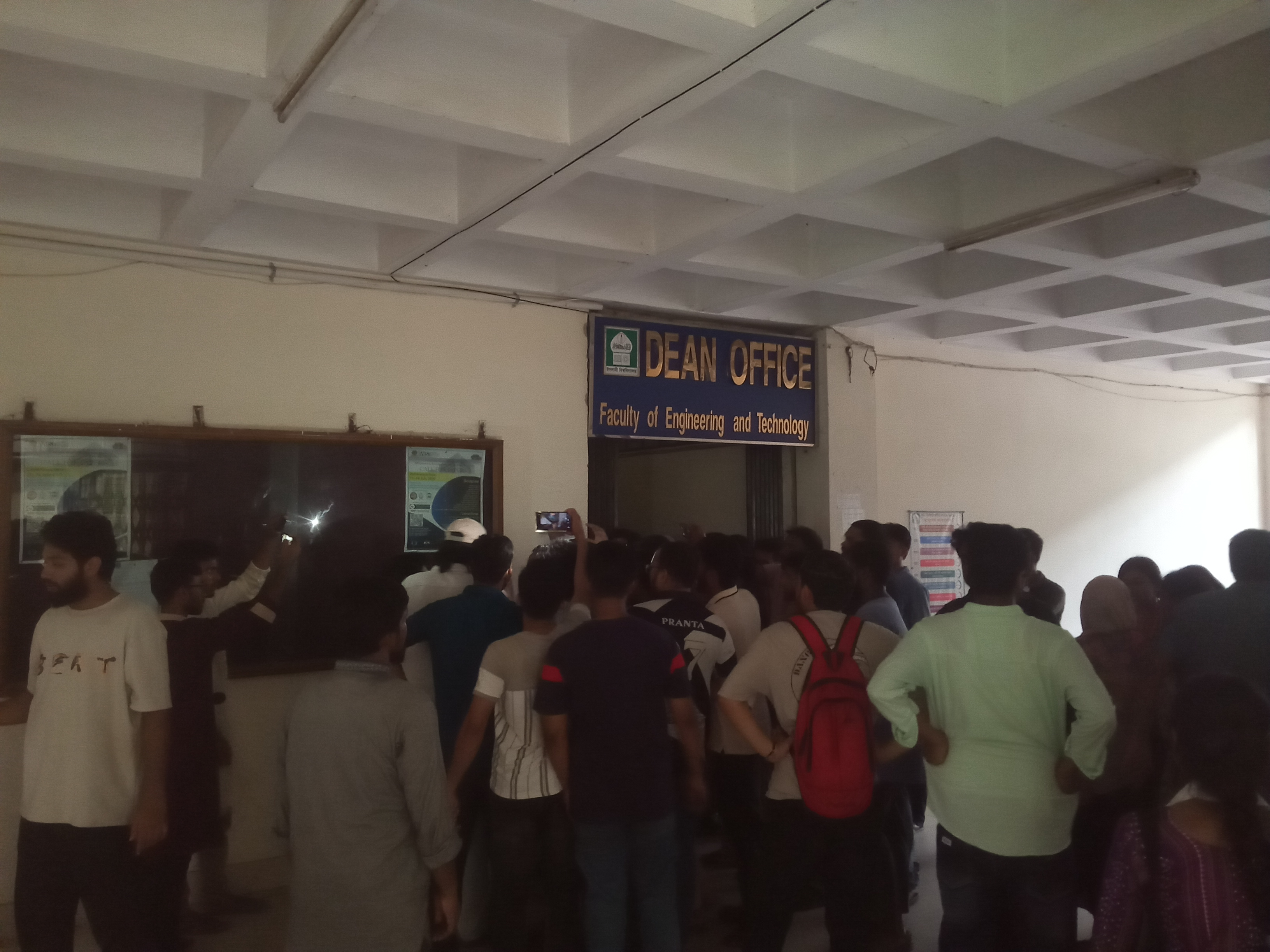 সমকামী অভিযুক্ত সেই শিক্ষক হাফিজের স্থায়ী বহিষ্কারের দাবিতে আবারও উত্তাল ইবি