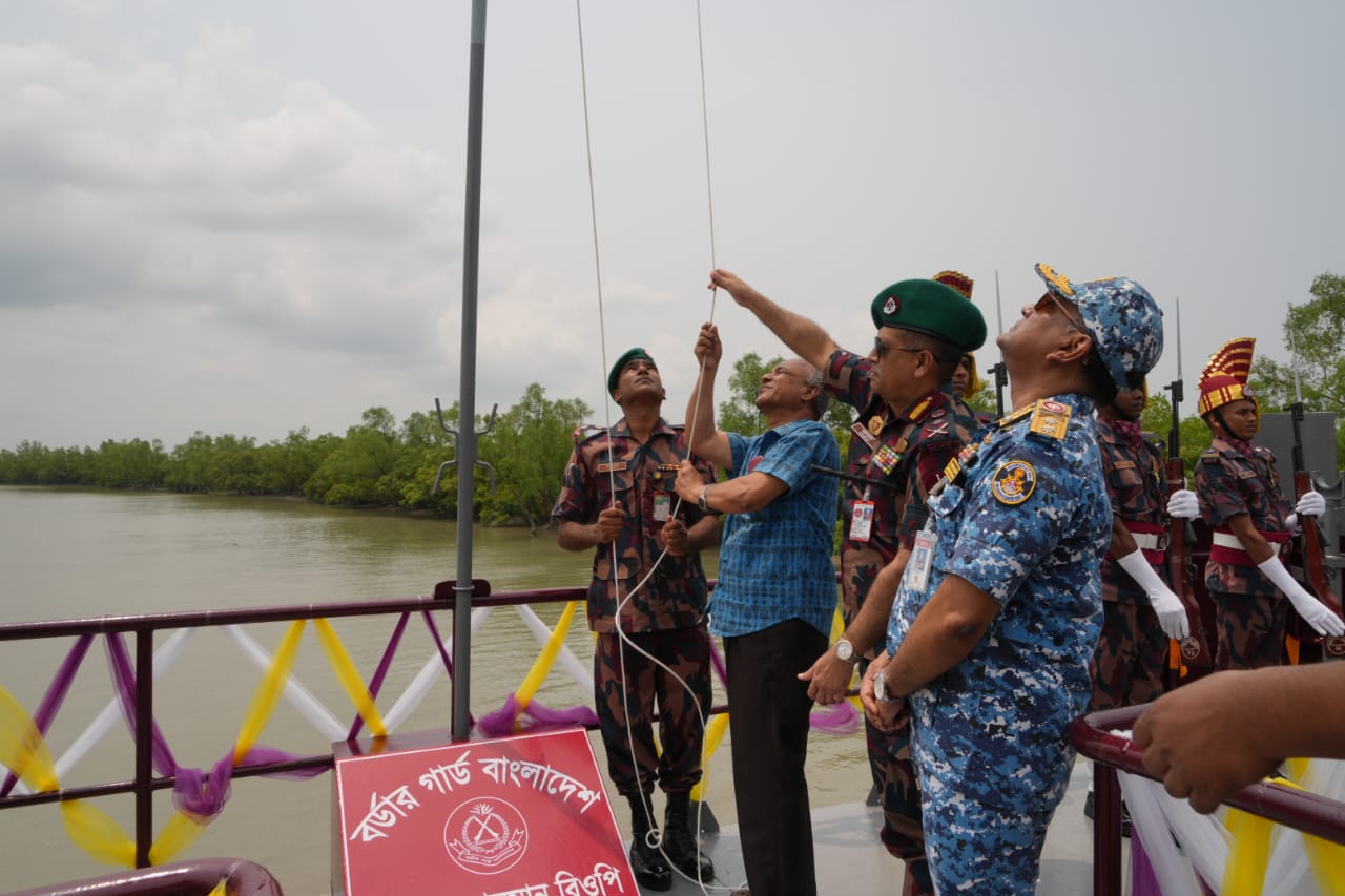 সীমান্ত অপরাধ প্রতিরোধে বিজিবিকে সহায়তা করবে বয়েসিং ভাসমান বিওপি: স্বরাষ্ট্র উপদেষ্টা