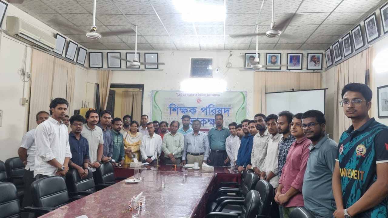 শিক্ষার্থীদের দাবিতে রাজশাহী কলেজ প্রশাসন ছাত্রাবাসের ভাড়া কমালো দু'শো