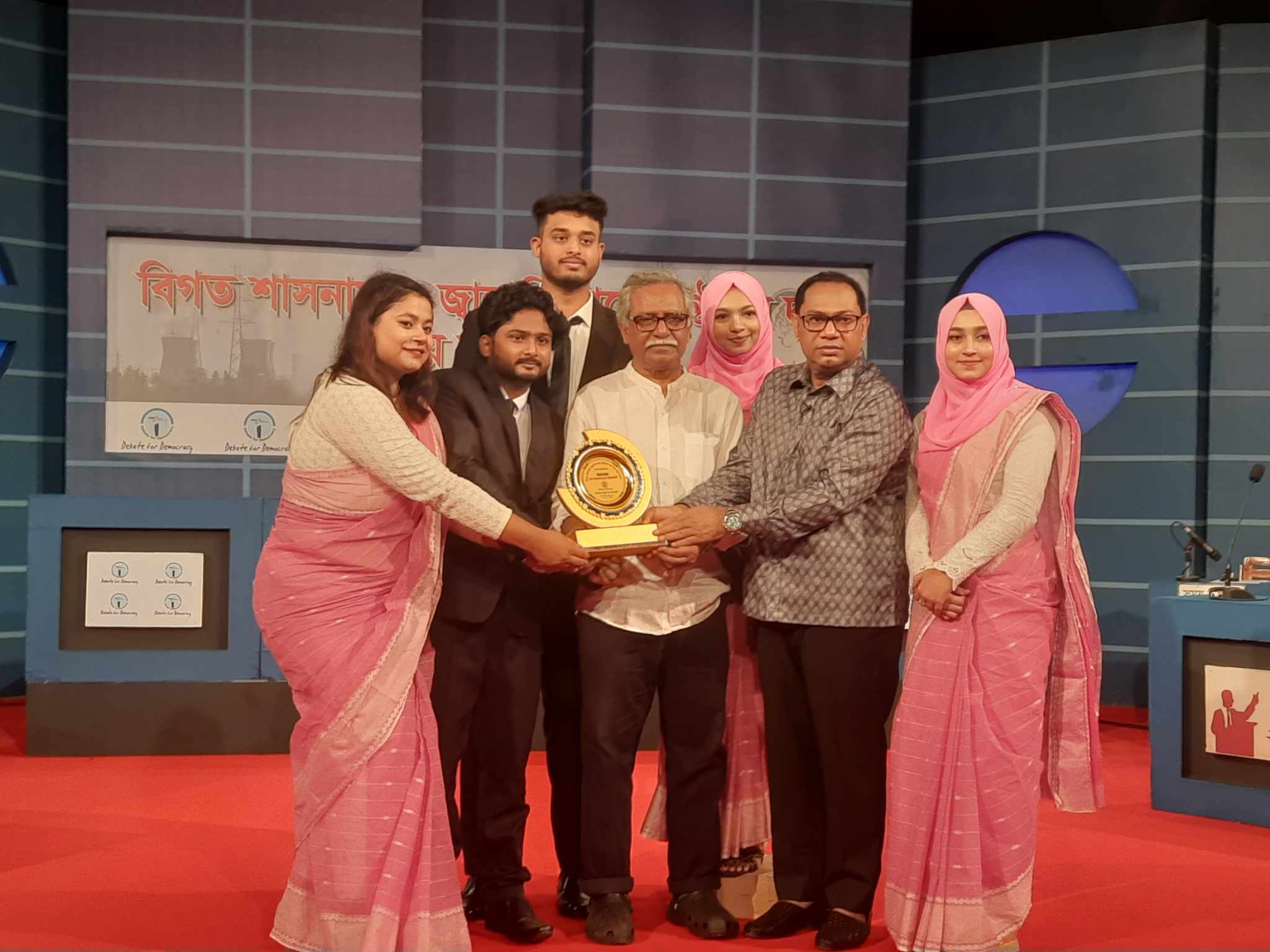 বুটেক্সকে হারিয়ে ডিবেট ফর ডেমোক্রেসি’র বিতর্কে চ্যাম্পিয়ন ডিআইইউ