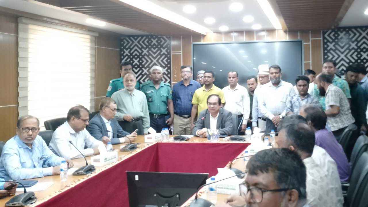 প্রধান উপদেষ্টা দেশে ফিরলে সচিবালয়ের কর্মচারীদের দাবির বিষয়ে সিদ্ধান্ত