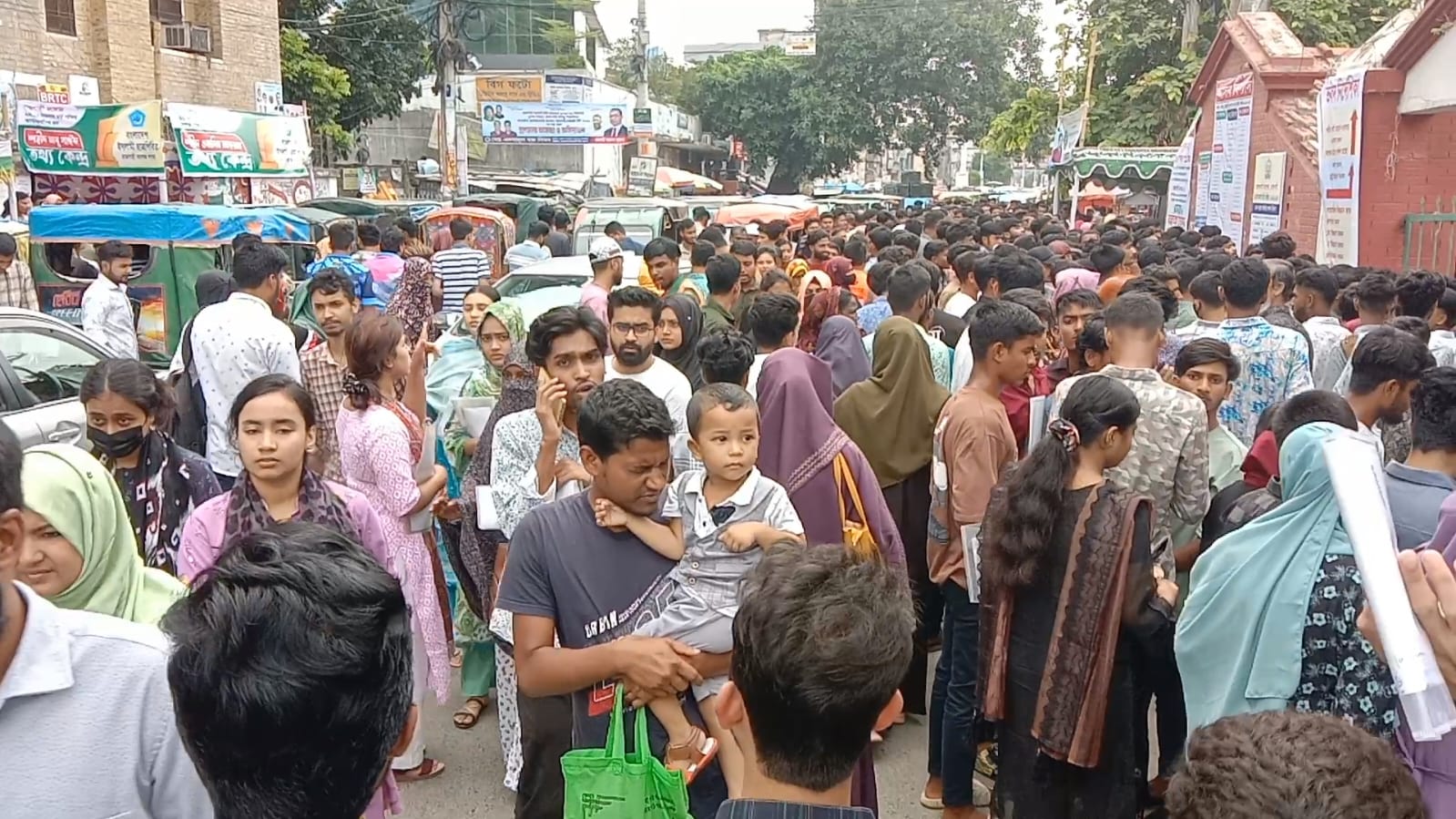 ৮ বছর পর জাতীয় বিশ্ববিদ্যালয়ের ভর্তি পরীক্ষা অনুষ্ঠিত