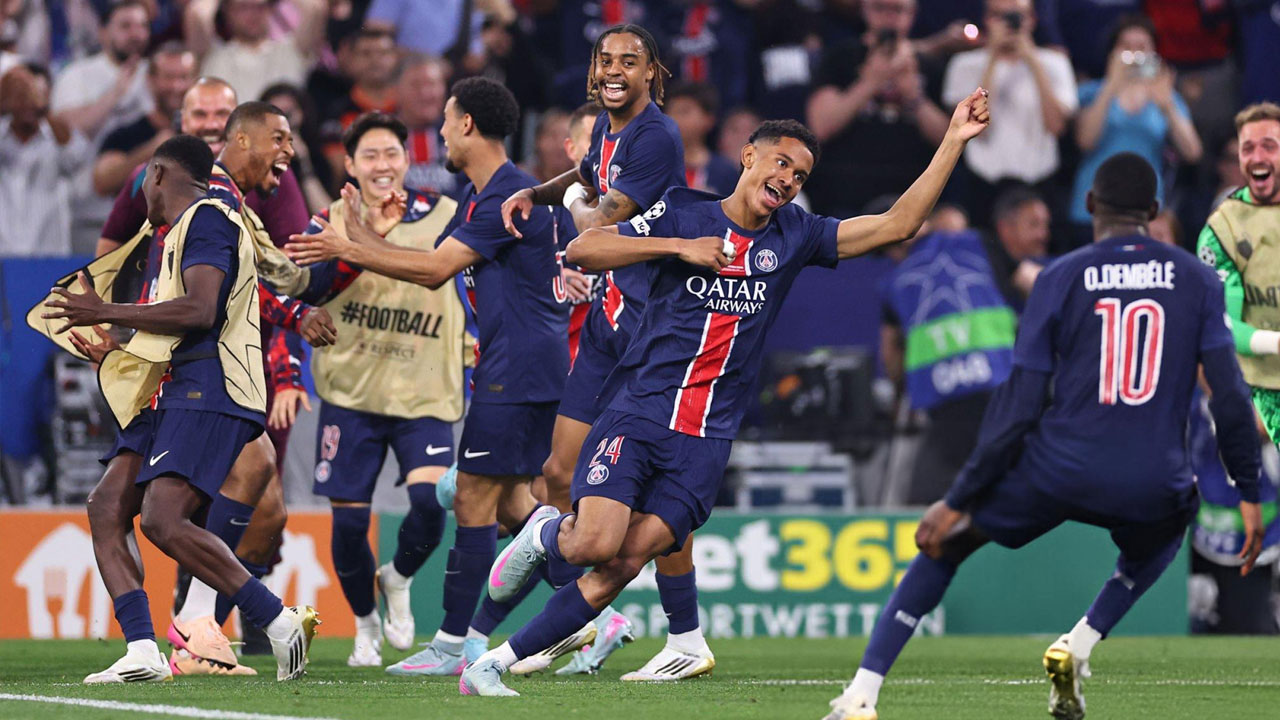 ইতিহাস গড়ে চ্যাম্পিয়ন্স লিগের চ্যাম্পিয়ন পিএসজি