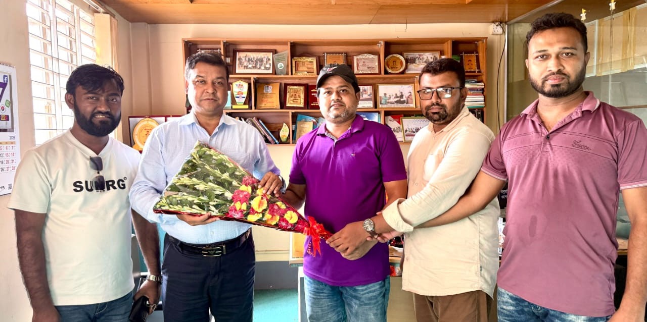 বিএফইউজে মহাসচিব কাদের গণিকে চৌদ্দগ্রাম প্রেস ক্লাব নেতৃবৃন্দের ফুলেল শুভেচ্ছা
