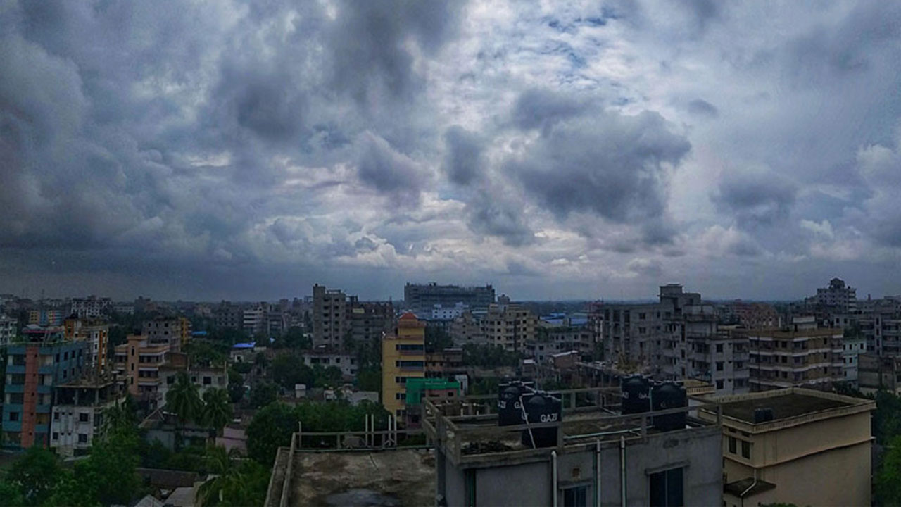 কিছুটা কমবে ঢাকার গরম, সারাদেশে বজ্রসহ বৃষ্টির সম্ভাবনা