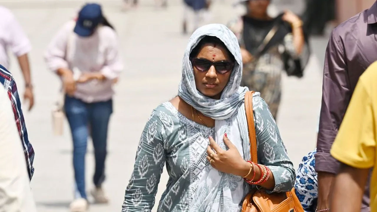 হিট ইনডেক্সে তাপমাত্রা ৫১.৯ ডিগ্রি, দিল্লিতে জারি রেড অ্যালার্ট