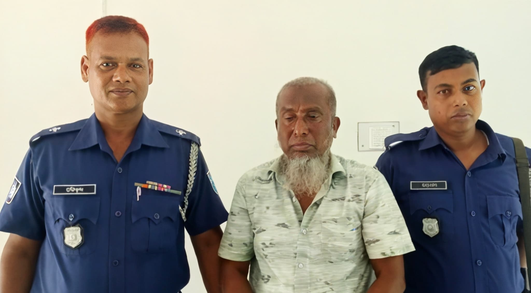 ফরিদপুরে শেখ হাসিনাতেই আস্থা লিফলেট বিতরণ মামলায় দুই নেতা গ্রেপ্তার