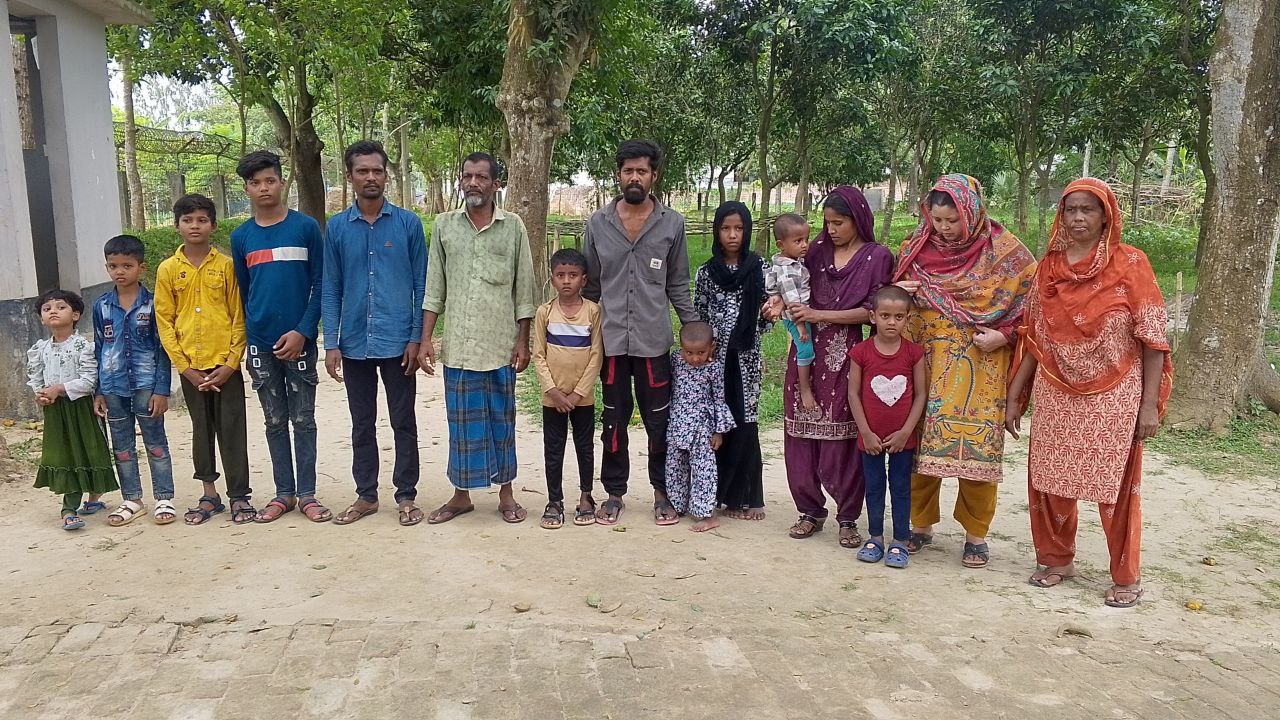 বিরামপুর সীমান্ত দিয়ে ১৫ জন নারী-পুরুষ শিশুকে পুশইন করেছে বিএসএফ