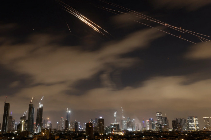 ইসরায়েলে নিহতের সংখ্যা বেড়ে ৮, নিখোঁজ ২০; ইরানের প্রতিরক্ষা মন্ত্রণালয়ে হামলা