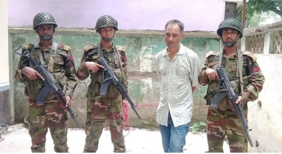 সাতক্ষীরায় অস্ত্র ও মাদকসহ আ’লীগ নেত্রী রিফাত আমিনের ছেলে আটক