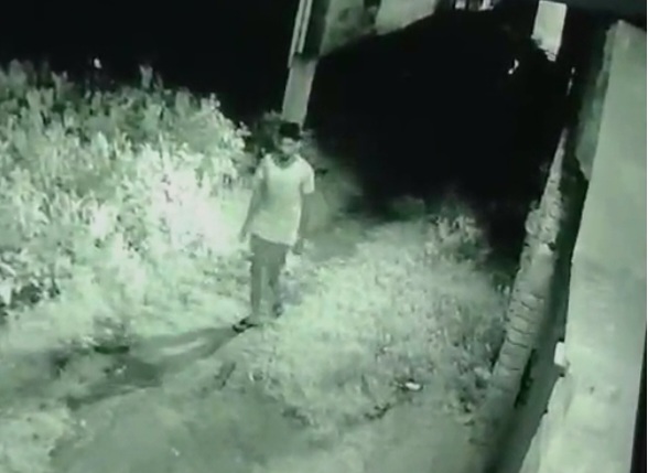 ছাত্রীনিবাসের সামনে যুবকের অশ্লীল অঙ্গভঙ্গি, ভীতসন্ত্রস্ত ছাত্রীরা