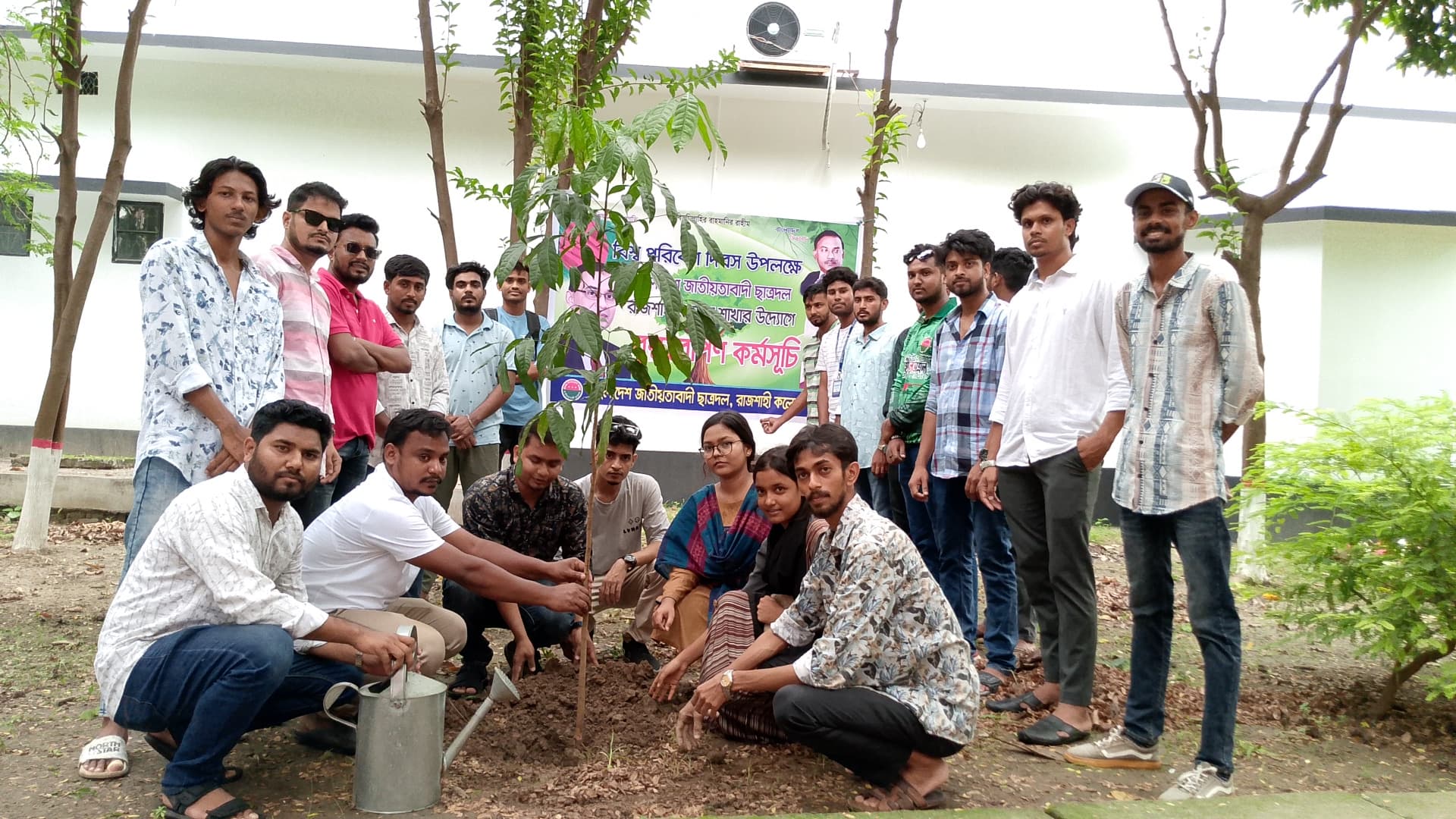 বিশ্ব পরিবেশ দিবস উপলক্ষে রাজশাহী কলেজ ছাত্রদলের বৃক্ষরোপণ কর্মসূচি