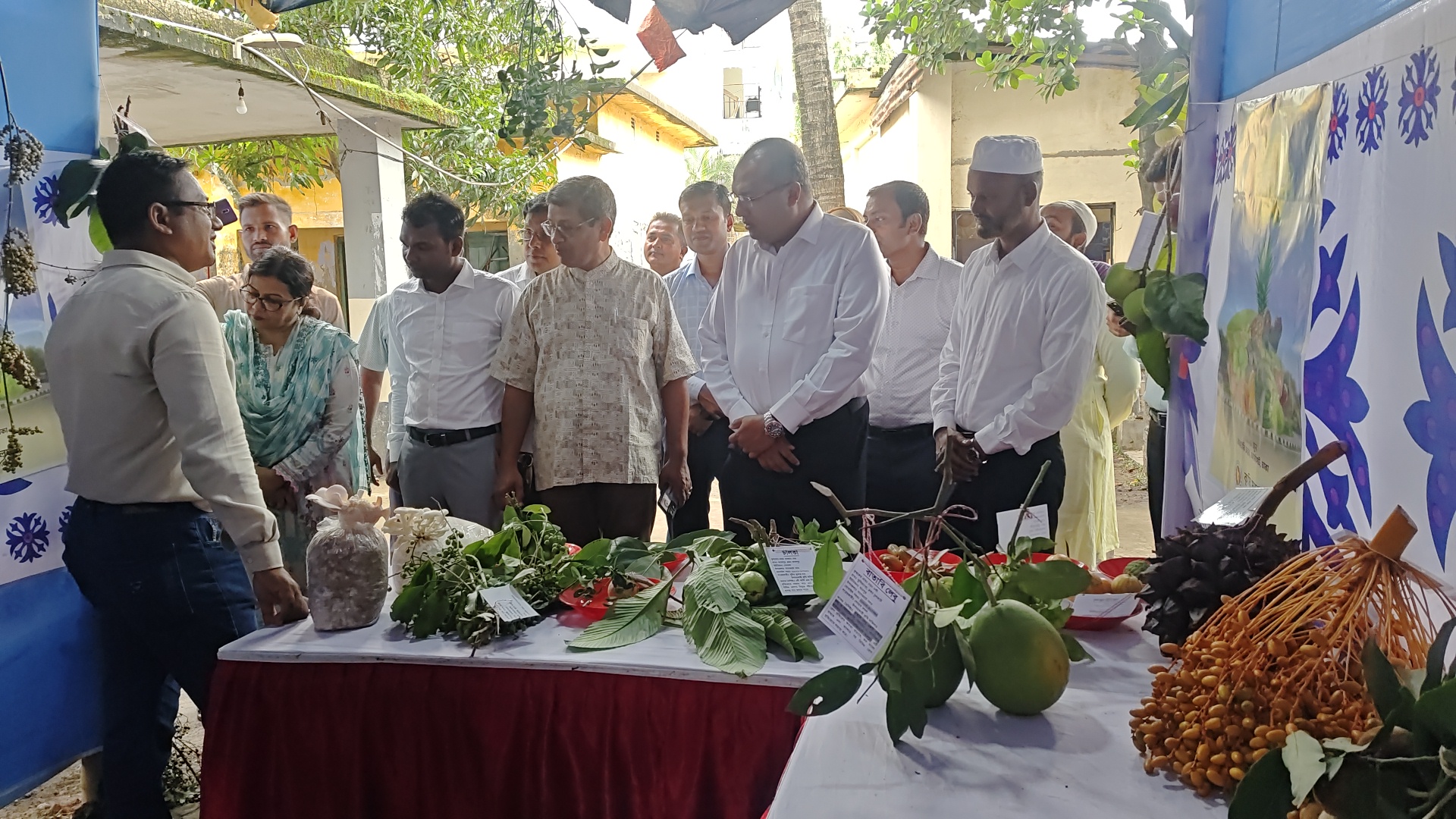 জাতীয় ফলমেলা উপলক্ষে র‌্যালী, চারা বিতরণ