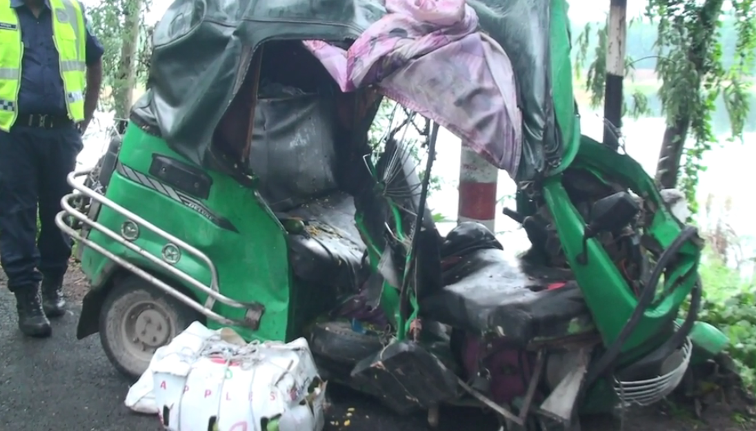 নাটোরে বাস-সিএনজি সংঘর্ষ, জাবি শিক্ষার্থীসহ নিহত চার