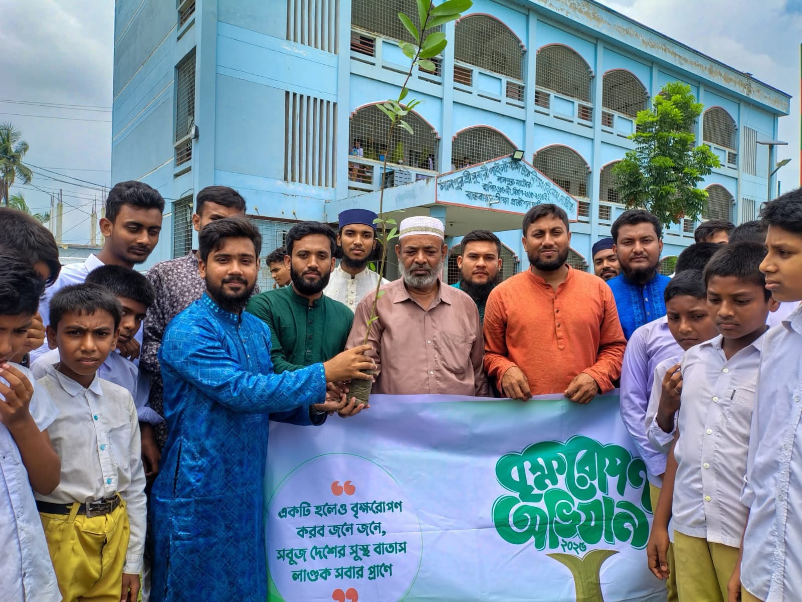 লালপুরের ছাত্রশিবিরের বৃক্ষরোপণ অভিযান