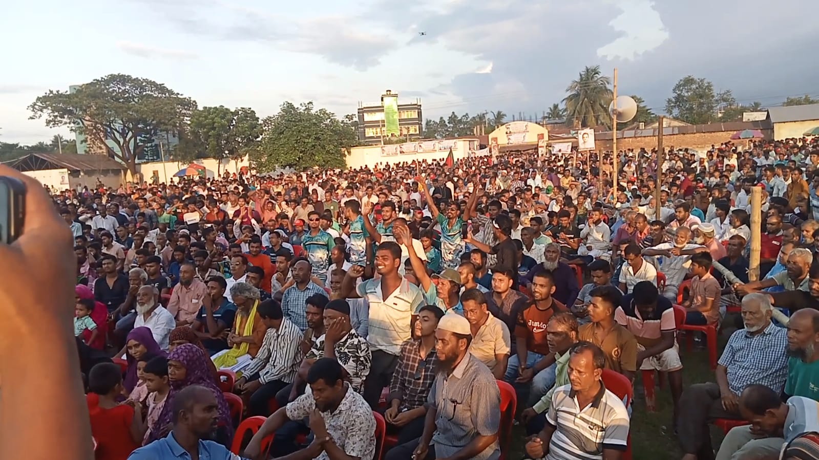 লালপুরে বিএনপির তারুণ্যের সমাবেশে জনতার ঢল