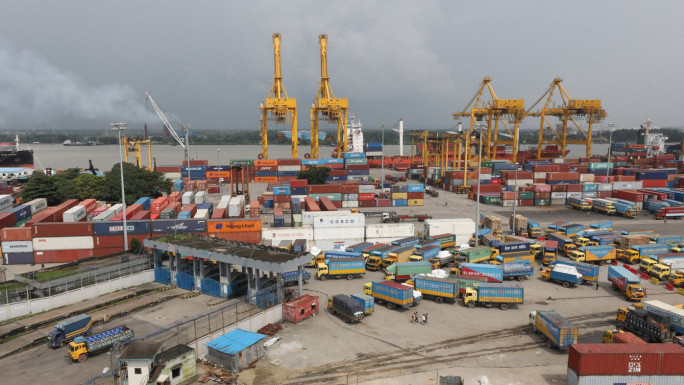 চট্টগ্রাম বন্দর ও আইসিডিতে পুরোদমে কাজ শুরু, কাটছে কনটেইনারের জট