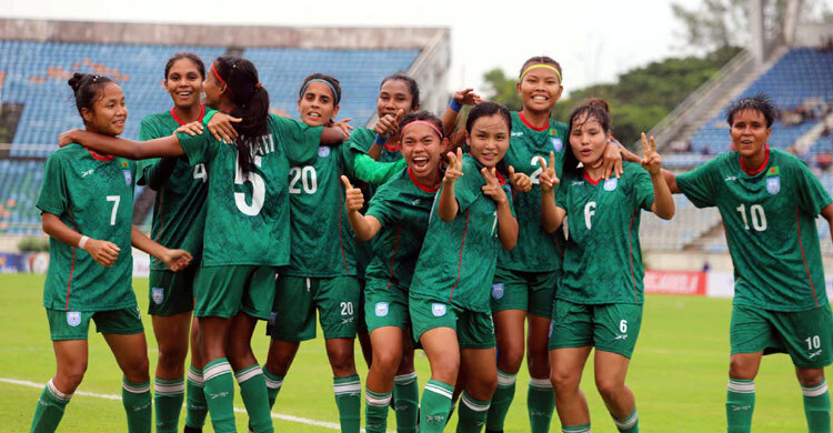 মিয়ানমারকে হারিয়ে ইতিহাসের দ্বারপ্রান্তে বাংলাদেশের মেয়েরা